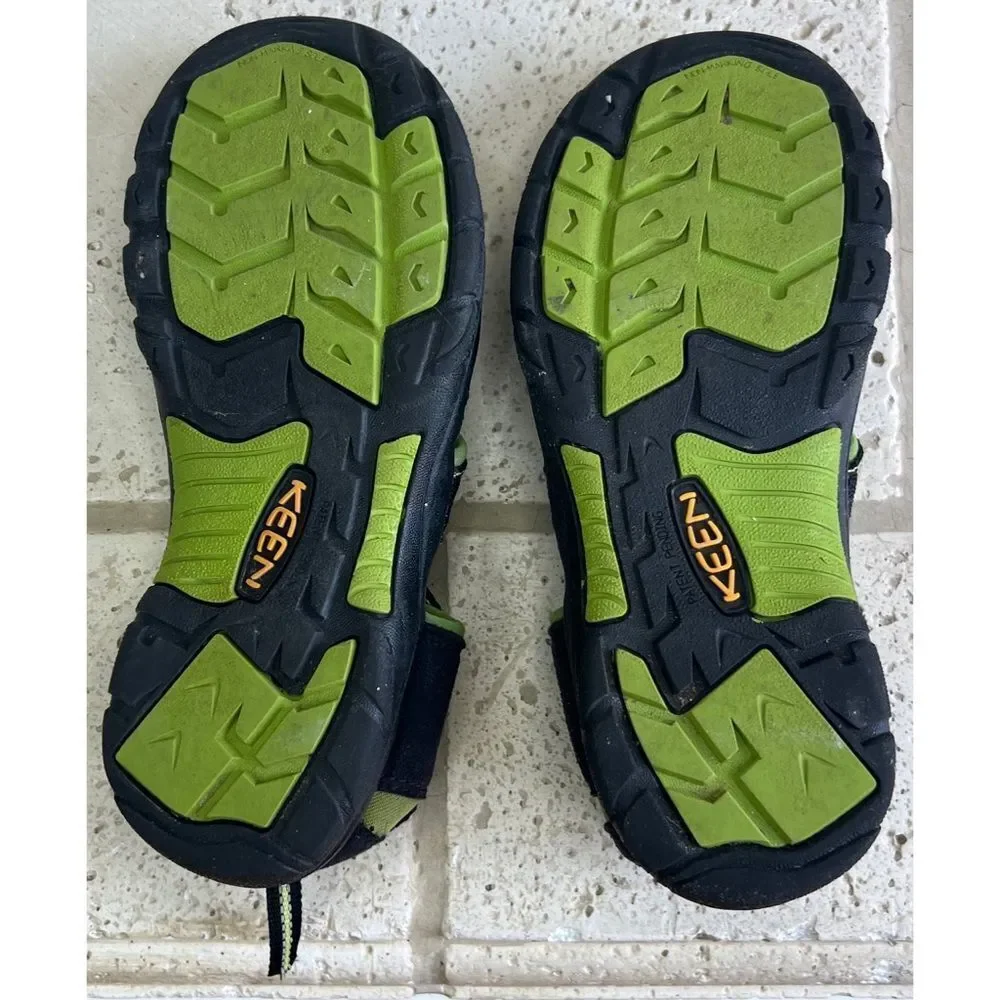 Keen NEWPORT H2 Youth Kids Black Lime Green Waterproof Sandals Size 5